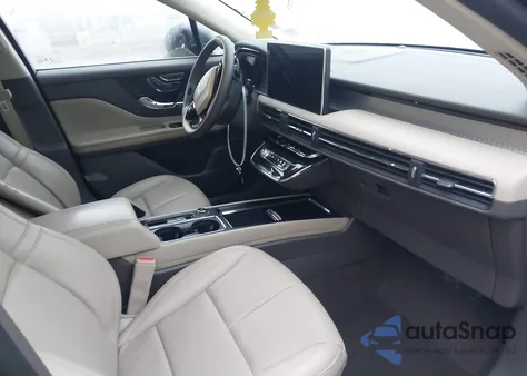 2023 Lincoln Corsair Standard z USA, uszkodzony, nr VIN 5LMCJ1DA0PUL03696